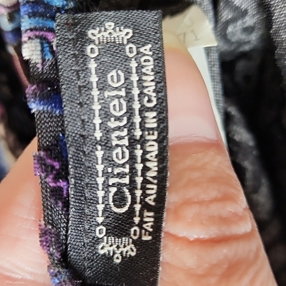 ❗️2 for 45❗️Gorgeous Clientele Top - Picture 6 of 6